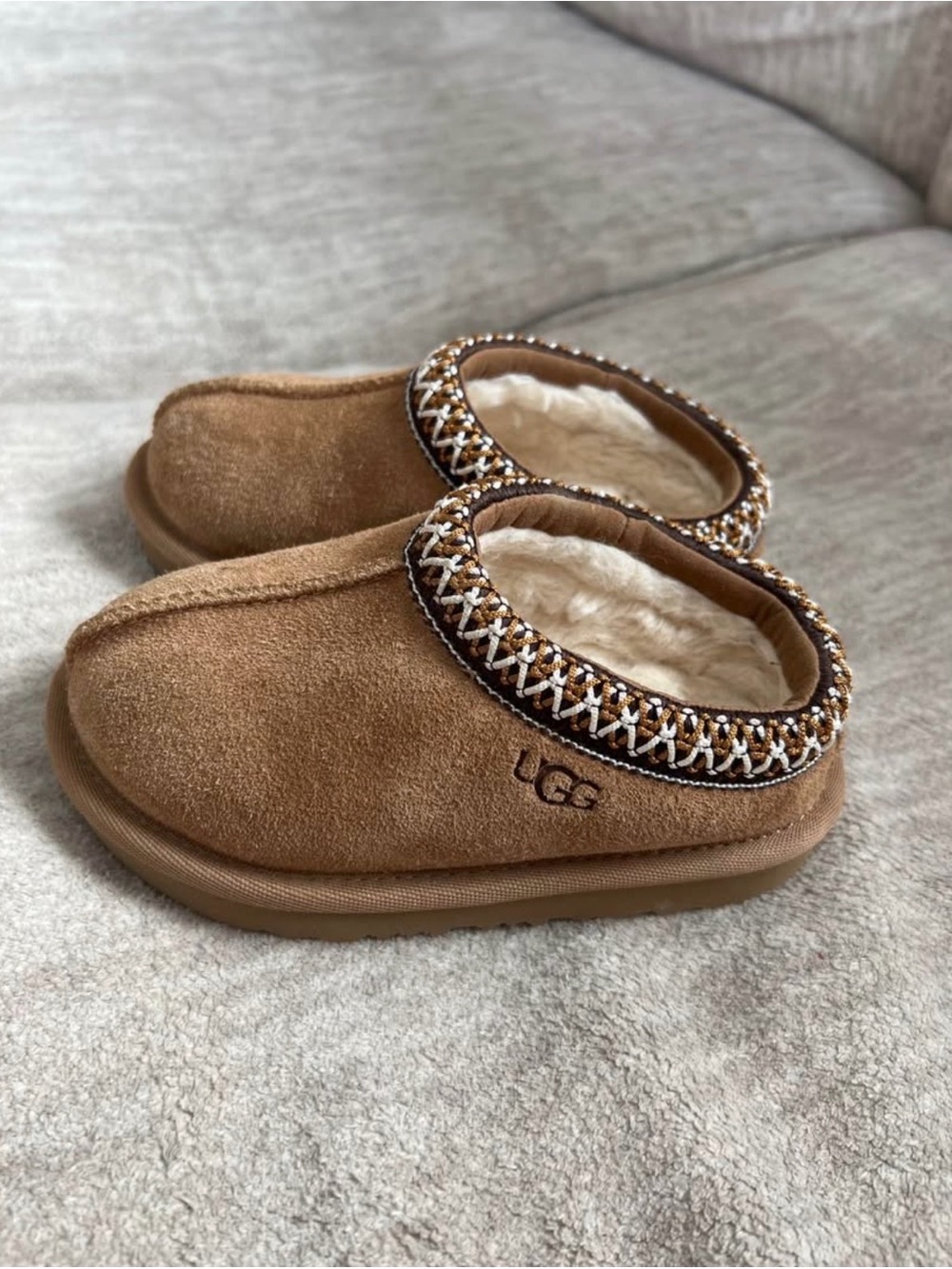 Toddler c8 UGG Chestnut Suede Shearling Clog Slippers with Woven Trim